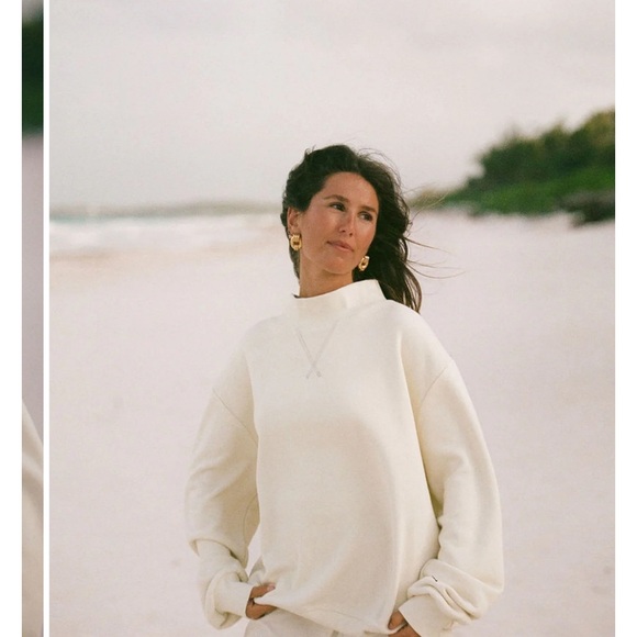 Chic Cream Women's Turtleneck Sweater - Picture 2 of 2